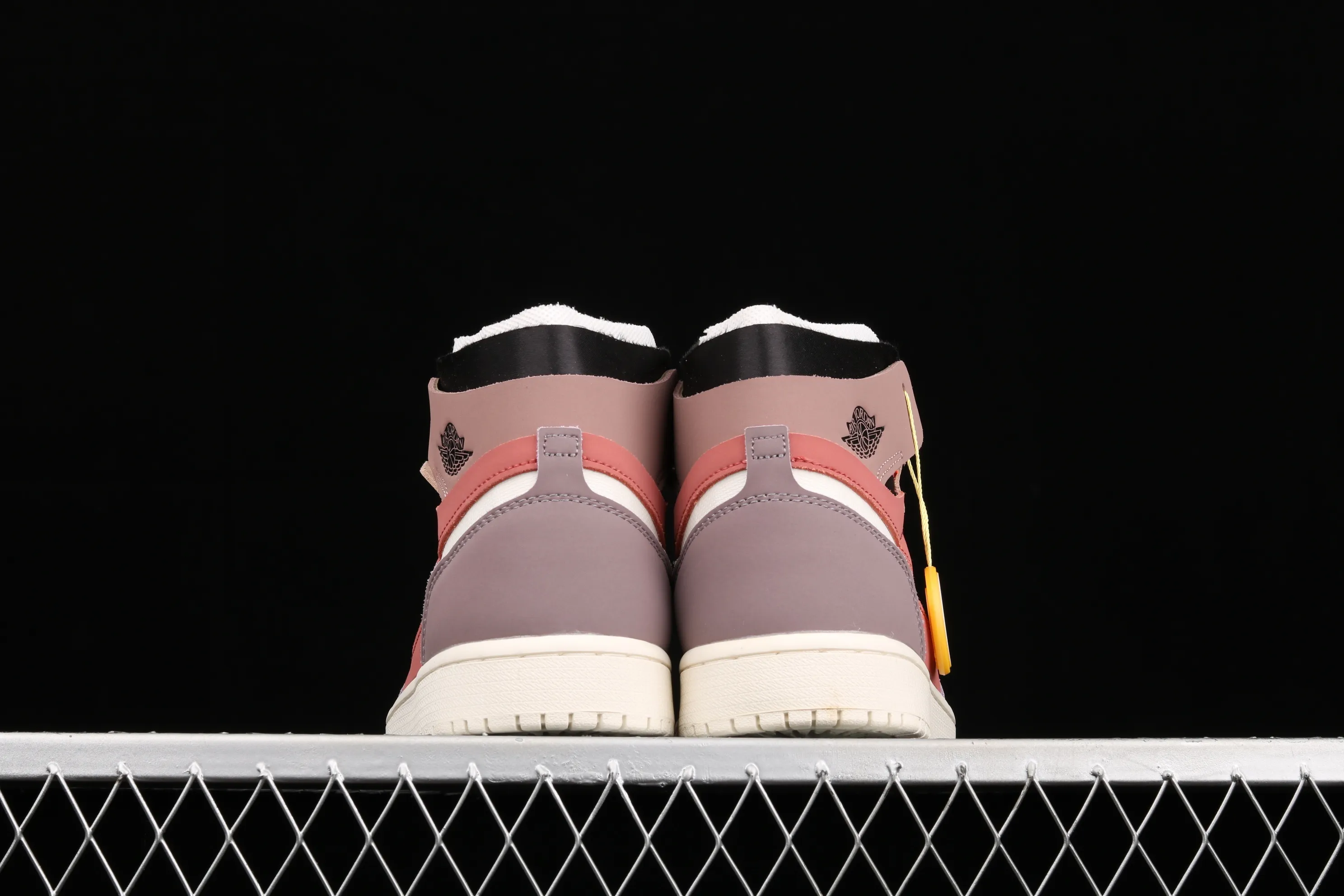 All categories Air Jordan Jordan series basketball shoes Air Jordan 1 High G version Air Jordan 1 Zoom CMFT AJ1 Joe 1 bean paste dirty powder CT0979-602